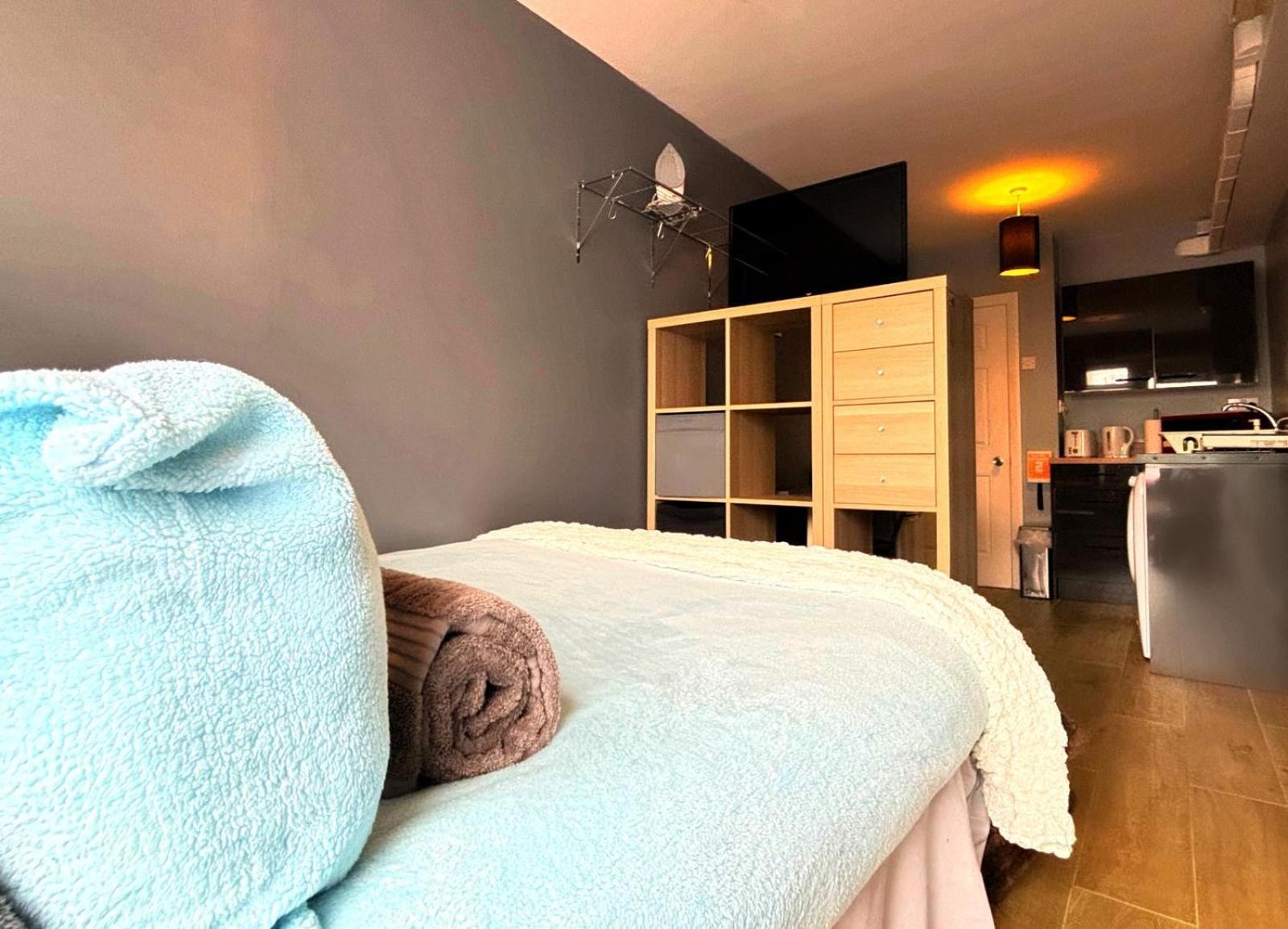 סאות'המפטון Shirley Apartments, Cozy Studio, Self Check In, 10 Min Drive To City Centre, Walking To Redbridge Train Station מראה חיצוני תמונה